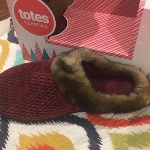 Totes memory foam slippers